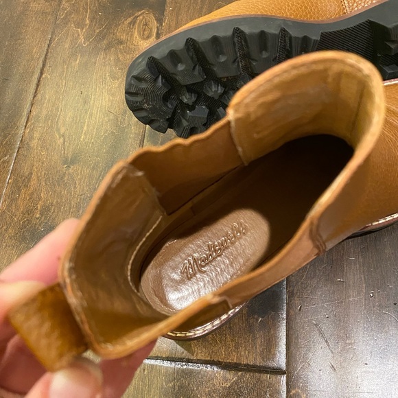 The Citywalk Lugsole Chelsea Boot in Leather Size 8 - Picture 8 of 9